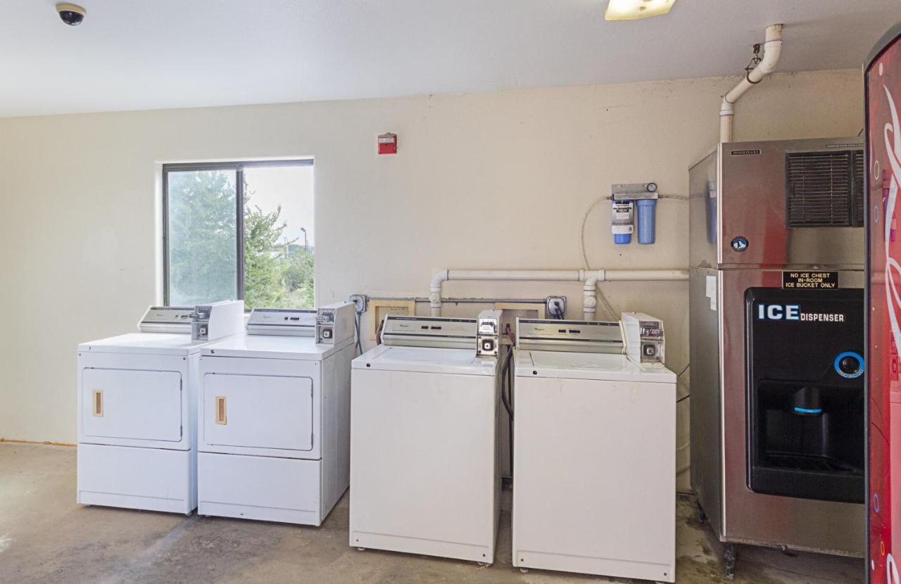 Super 8 By Wyndham New Braunfels I-35 Hotel Ngoại thất bức ảnh