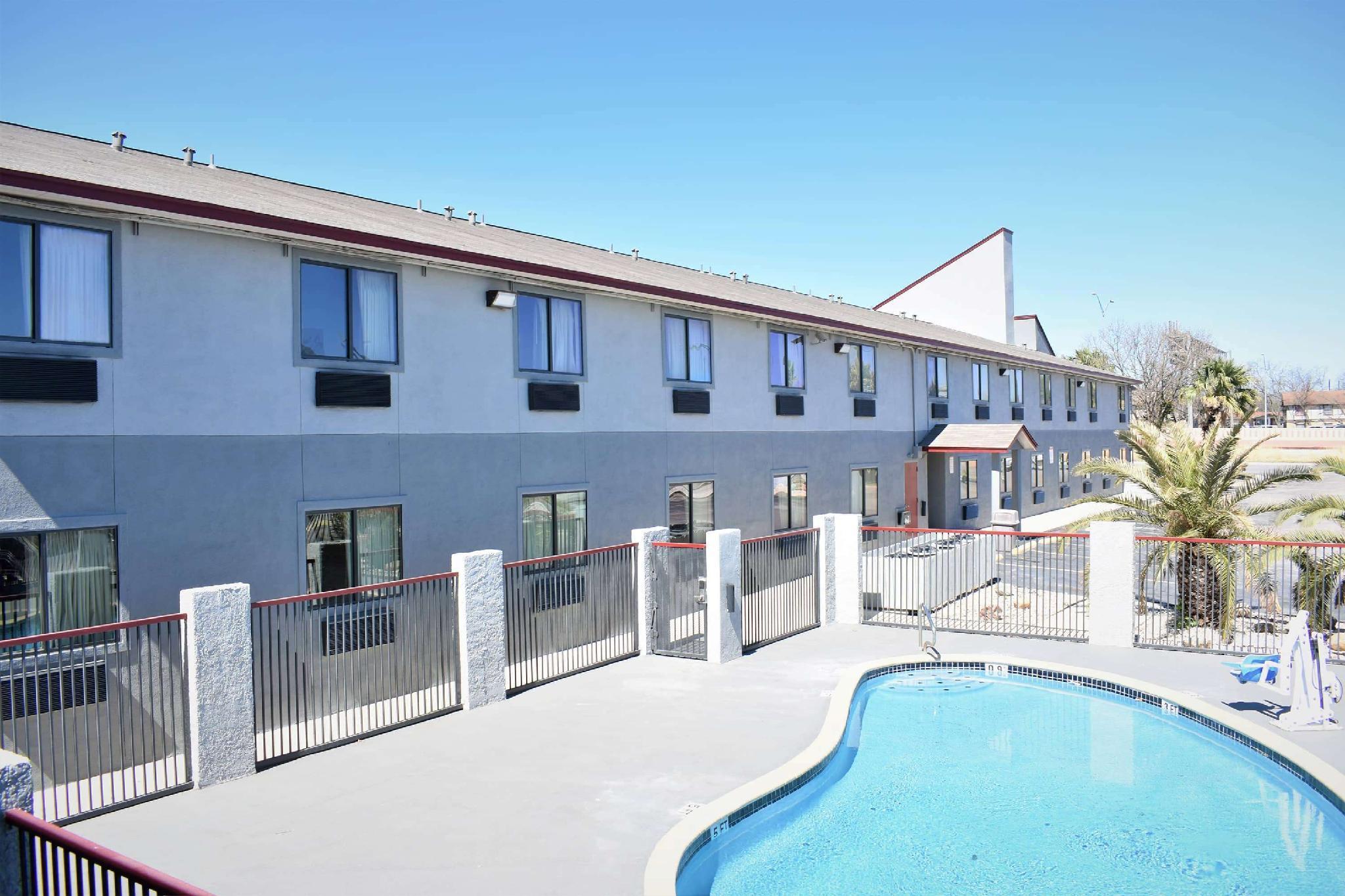 Super 8 By Wyndham New Braunfels I-35 Hotel Ngoại thất bức ảnh
