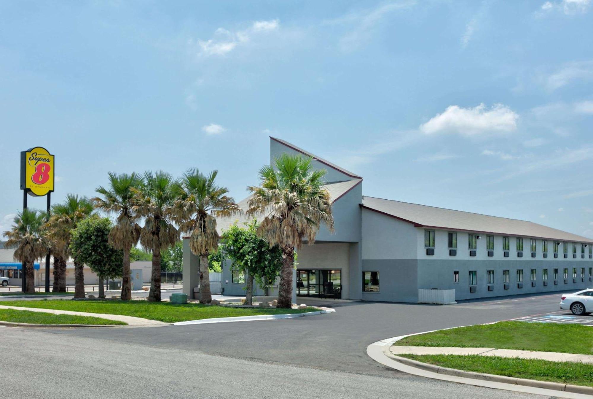 Super 8 By Wyndham New Braunfels I-35 Hotel Ngoại thất bức ảnh